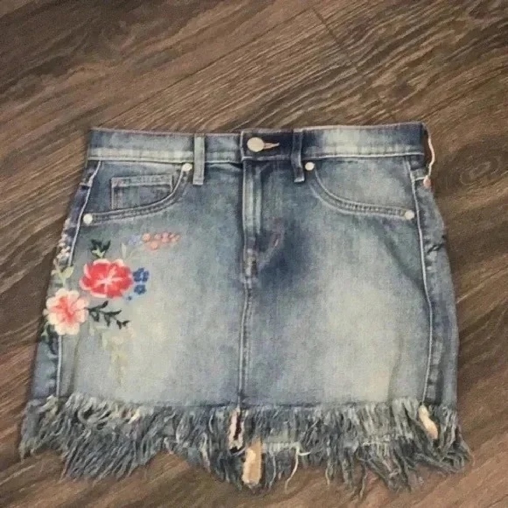 ❄️ Express | Denim Boho Embroidered Mini Skirt Size 0 - Picture 5 of 12